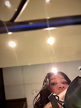 Snapshot of Belle___ chatting on October 2025 02:40:01 PM Belle online show from October 2025 02:40:01 PM