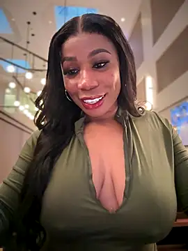 Snapshot of Belle___ chatting on November 2025 10:34:01 PM Belle online show from November 2025 10:34:01 PM