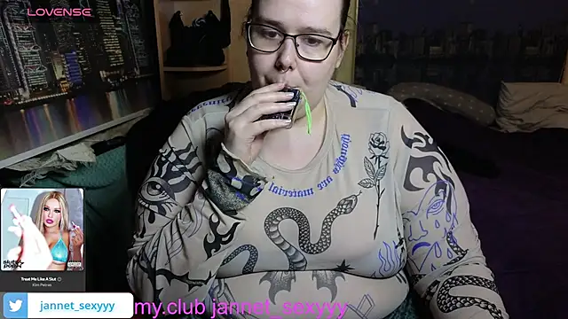 Snapshot of JannetPie chatting on November 2025 12:54:02 AM JannetPie online show from November 2025 12:54:02 AM