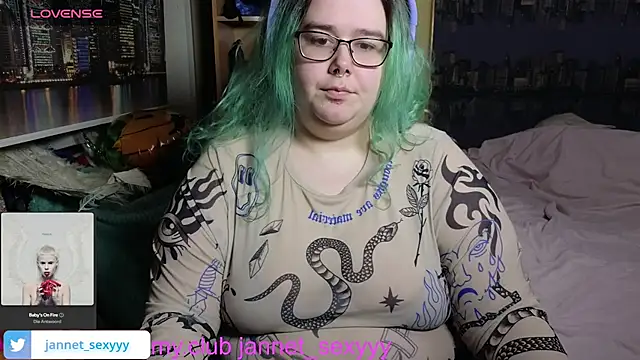 Snapshot of JannetPie chatting on November 2025 10:12:01 PM JannetPie online show from November 2025 10:12:01 PM