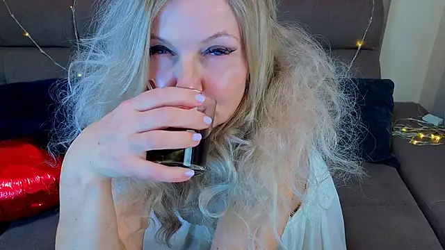 Abby Moore  online show from February 2026 01:54:01 PM