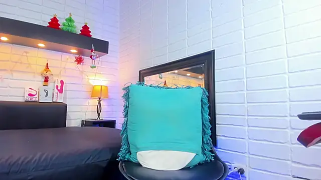 Snapshot of AlanNaughty chatting on December 2024 01:03:01 AM AlanNaughty online show from December 2024 01:03:01 AM