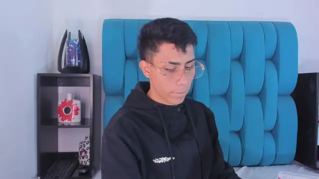 Snapshot of AlanNaughty chatting on January 2025 09:12:01 PM AlanNaughty online show from January 2025 09:12:01 PM