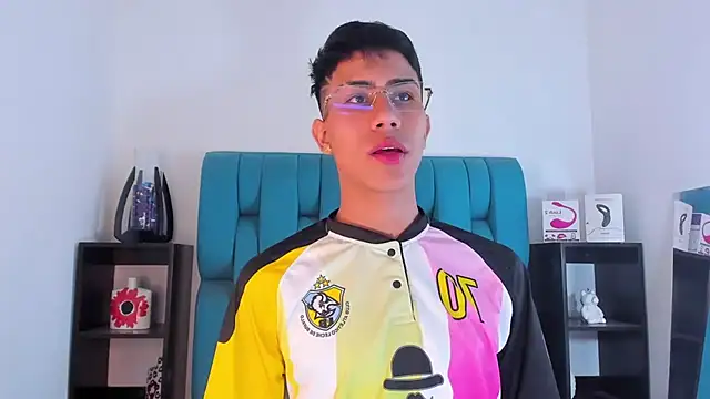 Snapshot of AlanNaughty chatting on January 2025 09:13:01 PM AlanNaughty online show from January 2025 09:13:01 PM