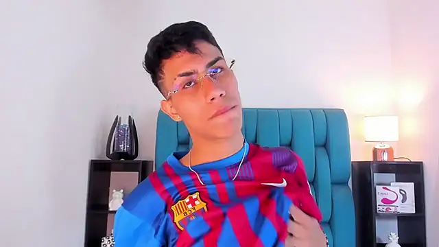 Snapshot of AlanNaughty chatting on January 2025 11:03:01 AM AlanNaughty online show from January 2025 11:03:01 AM