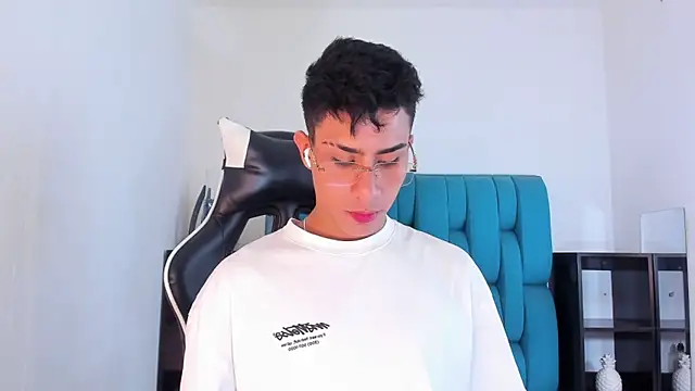 Snapshot of AlanNaughty chatting on February 2025 10:47:02 PM AlanNaughty online show from February 2025 10:47:02 PM