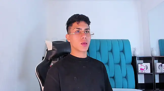 Snapshot of AlanNaughty chatting on March 2025 10:32:02 PM AlanNaughty online show from March 2025 10:32:02 PM