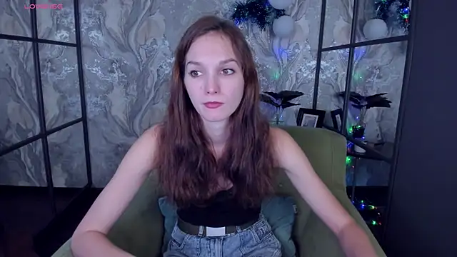 Snapshot of MirandaGlow chatting on January 2025 05:37:01 AM MirandaGlow online show from January 2025 05:37:01 AM