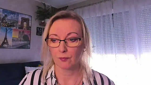 vanessa chat online show from April 2026 01:18:01 PM