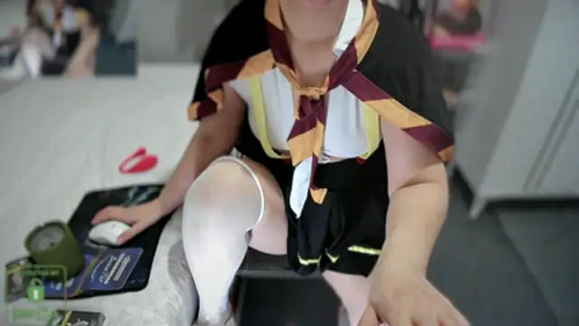 Snapshot of bisexyelizz chatting on December 2025 07:53:02 PM bisexyelizz online show from December 2025 07:53:02 PM