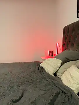 Snapshot of EllaMae chatting on November 2025 08:11:01 PM EllaMae online show from November 2025 08:11:01 PM