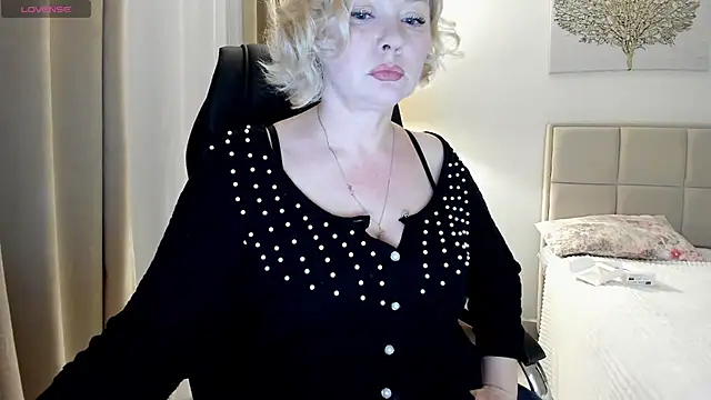 Snapshot of Colette__1977 chatting on April 2026 09:06:01 PM Colette 1977 online show from April 2026 09:06:01 PM