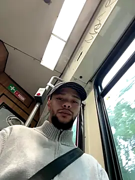 Snapshot of Lionayowe chatting on October 2025 04:04:01 PM Lionayowe online show from October 2025 04:04:01 PM