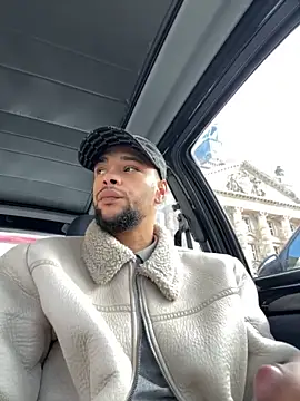 Lionayowe online show from November 2025 11:36:02 AM