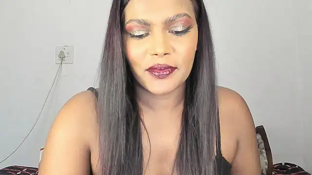 Snapshot of MySweetBitch143 chatting on January 2025 02:25:01 PM MySweetBitch143 online show from January 2025 02:25:01 PM