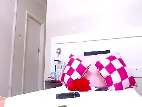 LuciousLips96 online show from April 2026 06:49:02 PM