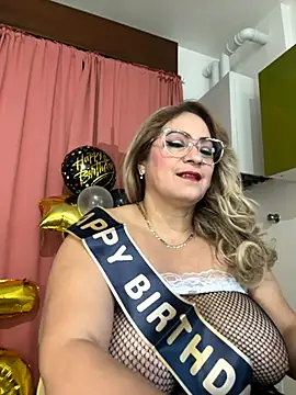 Snapshot of x_elena_x chatting on November 2025 08:13:01 AM x elena x online show from November 2025 08:13:01 AM