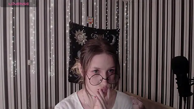  Hanna Moon  online show from October 2025 01:21:01 PM