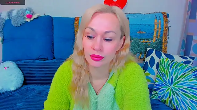 EllenMoore online show from December 2024 05:40:02 AM