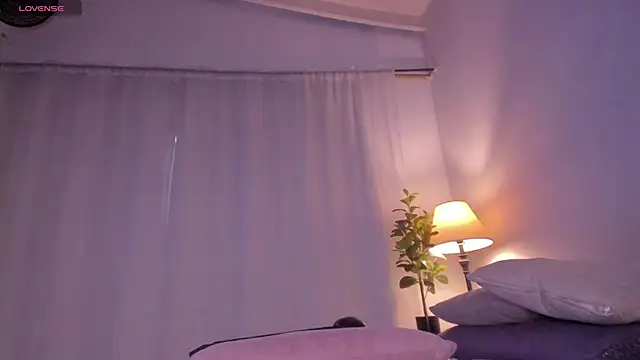 Snapshot of Secret_chells chatting on January 2025 11:13:01 PM Secret chells online show from January 2025 11:13:01 PM