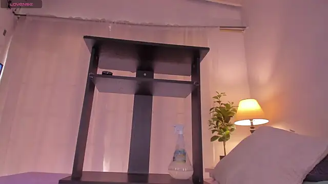 Snapshot of Secret_chells chatting on February 2025 05:20:01 PM Secret chells online show from February 2025 05:20:01 PM