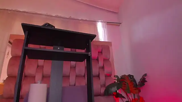 Snapshot of Secret_chells chatting on October 2025 05:35:02 PM Secret chells online show from October 2025 05:35:02 PM