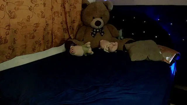 ANGELIQUE KLANE online show from November 2025 05:56:02 PM