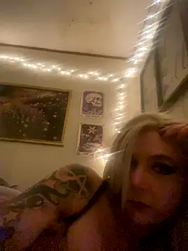 Snapshot of Heavenleigh33 chatting on December 2025 08:45:02 AM Heavenleigh33 online show from December 2025 08:45:02 AM