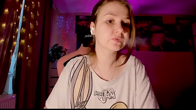 Snapshot of GoodWitch_ chatting on January 2025 08:01:01 AM GoodWitch online show from January 2025 08:01:01 AM