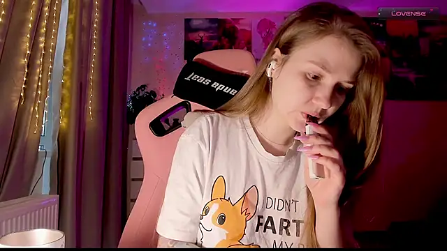 Snapshot of GoodWitch_ chatting on February 2025 07:37:01 AM GoodWitch online show from February 2025 07:37:01 AM