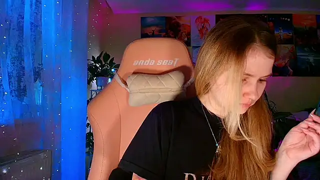 Snapshot of GoodWitch_ chatting on December 2025 07:35:01 AM GoodWitch online show from December 2025 07:35:01 AM