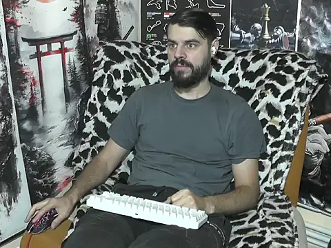 Snapshot of 00george chatting on December 2025 04:43:02 AM 00george online show from December 2025 04:43:02 AM