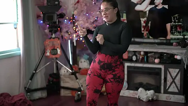 Snapshot of Nikki_Torres chatting on October 2025 05:24:02 PM Nikki Torres online show from October 2025 05:24:02 PM