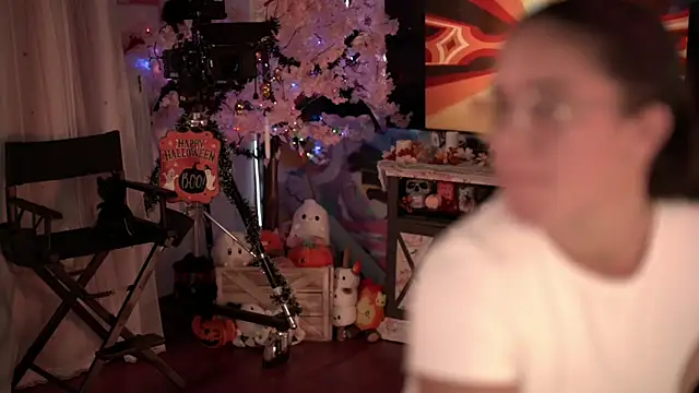 Snapshot of Nikki_Torres chatting on November 2025 01:50:02 AM Nikki Torres online show from November 2025 01:50:02 AM