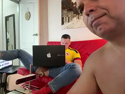 Snapshot of simon_and_david chatting on February 2025 03:20:02 PM simon and david online show from February 2025 03:20:02 PM