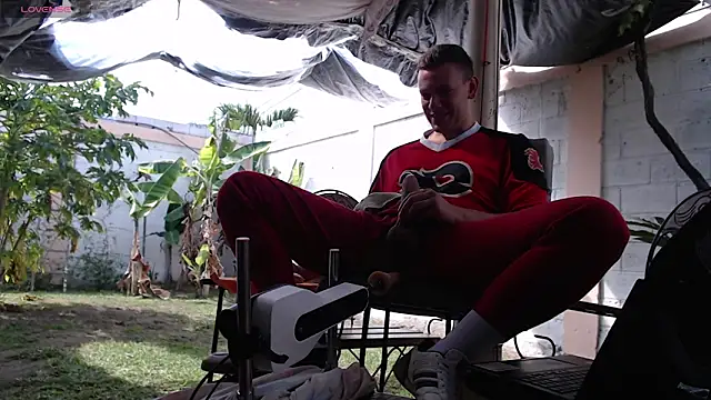 Snapshot of simon_and_david chatting on March 2025 02:07:01 PM simon and david online show from March 2025 02:07:01 PM