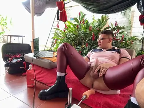 Snapshot of simon_and_david chatting on September 2025 04:31:02 PM simon and david online show from September 2025 04:31:02 PM