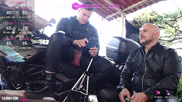 Snapshot of simon_and_david chatting on November 2025 10:10:02 PM simon and david online show from November 2025 10:10:02 PM