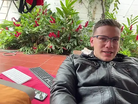 Snapshot of simon_and_david chatting on November 2025 08:44:01 PM simon and david online show from November 2025 08:44:01 PM