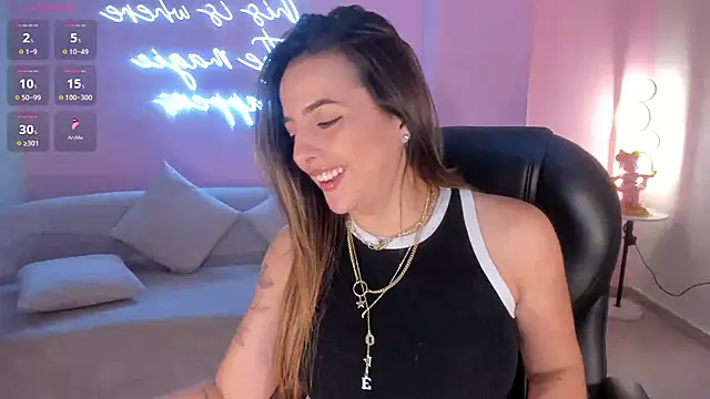 AmyWood online show from December 2024 09:30:01 PM