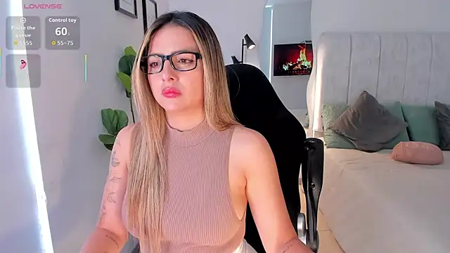 AmyWood online show from April 2026 09:39:33 PM