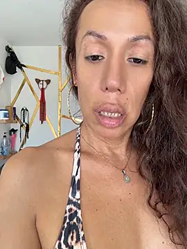 Snapshot of YOURSDEBORA chatting on June 2026 07:40:02 PM YOURSDEBORA online show from June 2026 07:40:02 PM