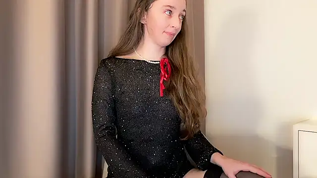 Snapshot of ShySchoolGirl chatting on December 2025 10:39:02 PM ShySchoolGirl online show from December 2025 10:39:02 PM