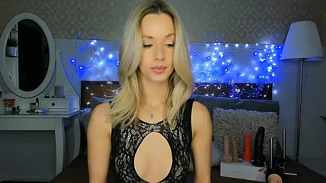 Snapshot of MiaBeeXX chatting on October 2025 12:24:02 PM MiaBeeXX online show from October 2025 12:24:02 PM