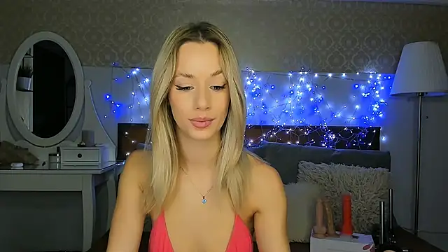 Snapshot of MiaBeeXX chatting on October 2025 10:45:01 AM MiaBeeXX online show from October 2025 10:45:01 AM