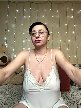 Amberhotqueen online show from January 2026 08:40:01 AM