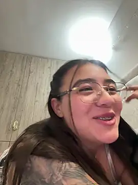 vaneelee online show from November 2025 03:28:02 AM