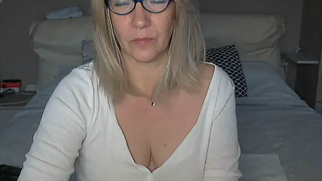 Snapshot of -K-- chatting on December 2025 10:24:02 AM -K-- online show from December 2025 10:24:02 AM