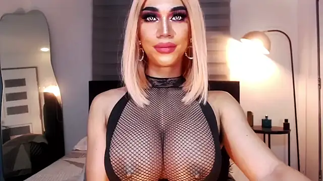 Snapshot of MassiveCockxMistress chatting on December 2024 07:15:02 PM MassiveCockxMistress online show from December 2024 07:15:02 PM