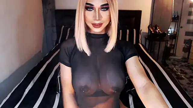 Snapshot of MassiveCockxMistress chatting on October 2025 12:19:02 AM MassiveCockxMistress online show from October 2025 12:19:02 AM